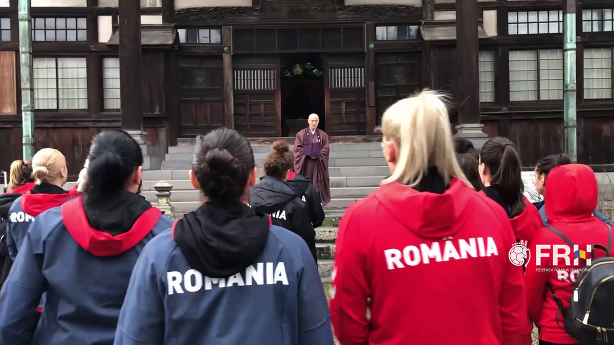CORESPONDENȚĂ DIN JAPONIA // VIDEO Cristina Neagu, Tomas Ryde și toate fetele din echipa națională au mers la o oră de meditație la Templul Kodenji