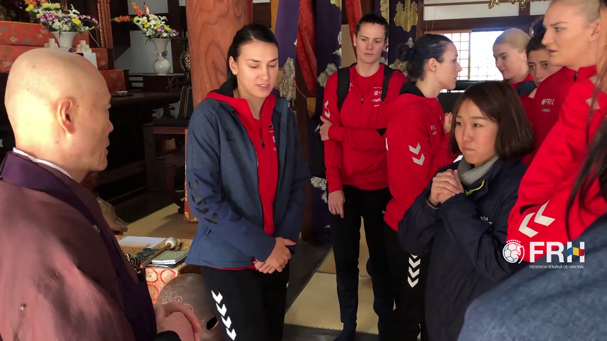 CORESPONDENȚĂ DIN JAPONIA // VIDEO Cristina Neagu, Tomas Ryde și toate fetele din echipa națională au mers la o oră de meditație la Templul Kodenji