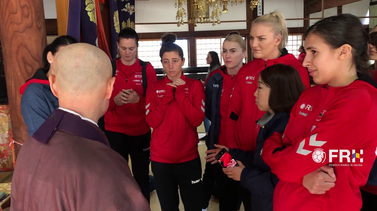 CORESPONDENȚĂ DIN JAPONIA // VIDEO Cristina Neagu, Tomas Ryde și toate fetele din echipa națională au mers la o oră de meditație la Templul Kodenji