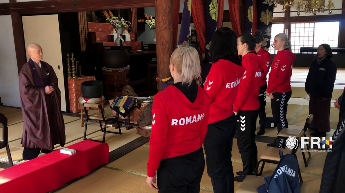 CORESPONDENȚĂ DIN JAPONIA // VIDEO Cristina Neagu, Tomas Ryde și toate fetele din echipa națională au mers la o oră de meditație la Templul Kodenji