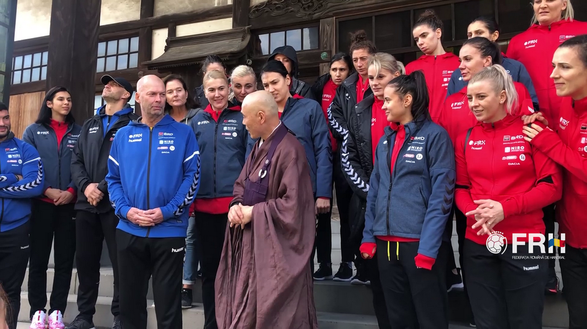 CORESPONDENȚĂ DIN JAPONIA // VIDEO Cristina Neagu, Tomas Ryde și toate fetele din echipa națională au mers la o oră de meditație la Templul Kodenji