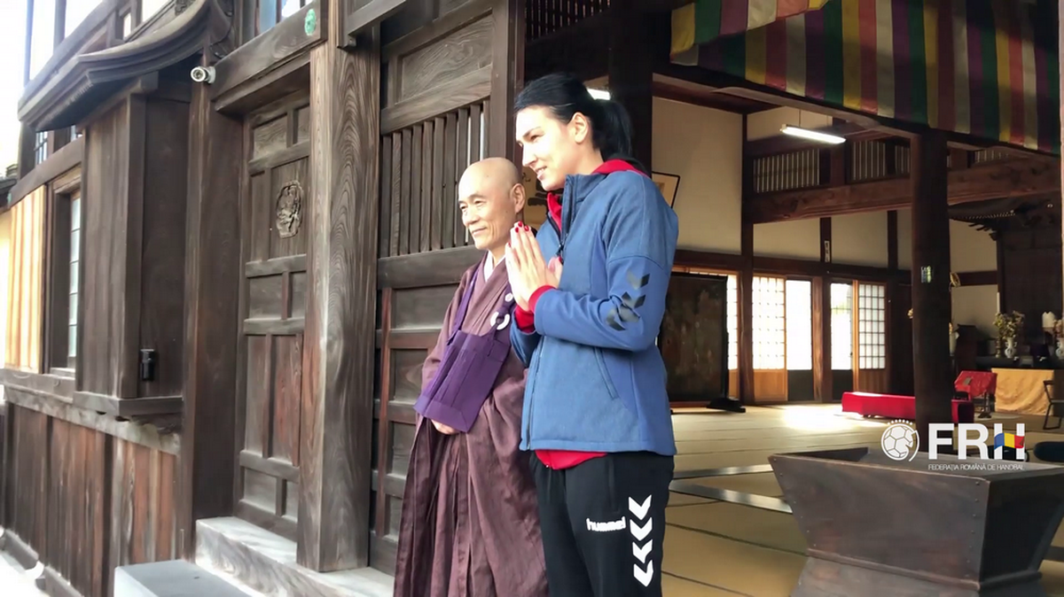 CORESPONDENȚĂ DIN JAPONIA // VIDEO Cristina Neagu, Tomas Ryde și toate fetele din echipa națională au mers la o oră de meditație la Templul Kodenji