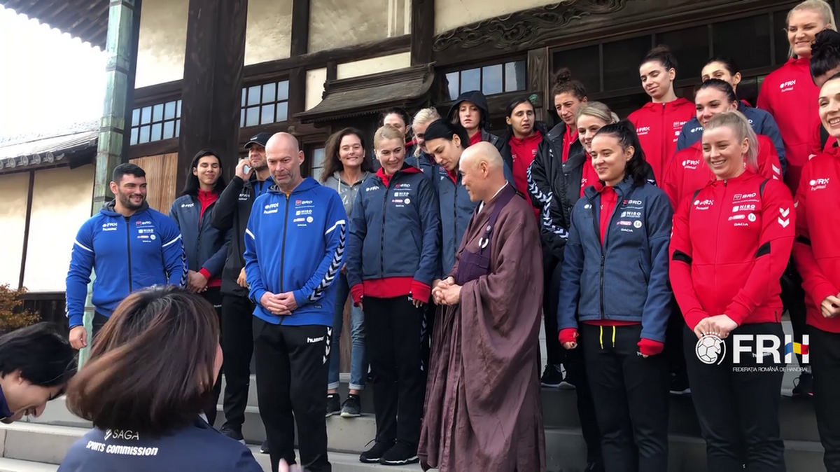 CORESPONDENȚĂ DIN JAPONIA // VIDEO Cristina Neagu, Tomas Ryde și toate fetele din echipa națională au mers la o oră de meditație la Templul Kodenji
