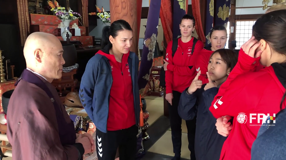 CORESPONDENȚĂ DIN JAPONIA // VIDEO Cristina Neagu, Tomas Ryde și toate fetele din echipa națională au mers la o oră de meditație la Templul Kodenji