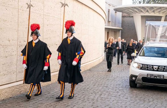 FOTO Dacie unicat cadou pentru Papa Francisc