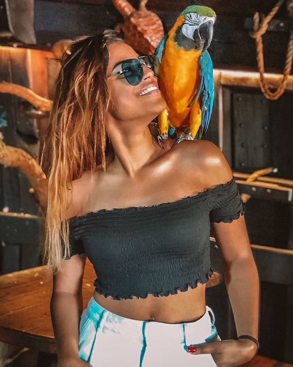 FOTO HOT A „dansat” cu rechinii: fiica unui fost fotbalist se laudă cu înotul periculos