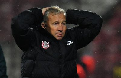 Criza continuă la CFR Cluj! Dan Petrescu e condamnat să jongleze cu lotul decimat