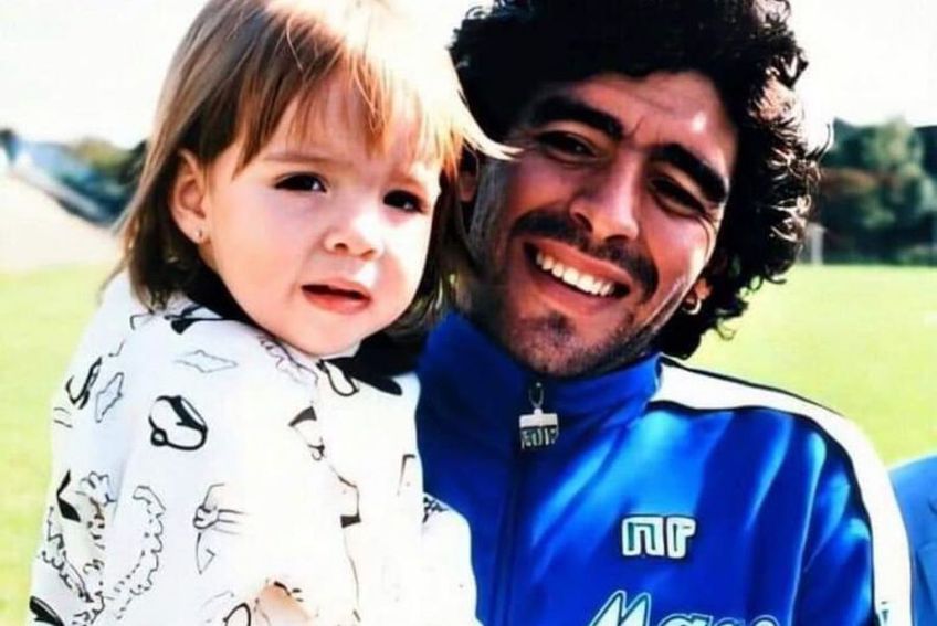 Diego Maradona a murit miercuri, 25 noiembrie 2020, la doar 60 de ani. Dalma, una dintre fiicele sale, a scris un mesaj emoționant pe contul de Instagram.