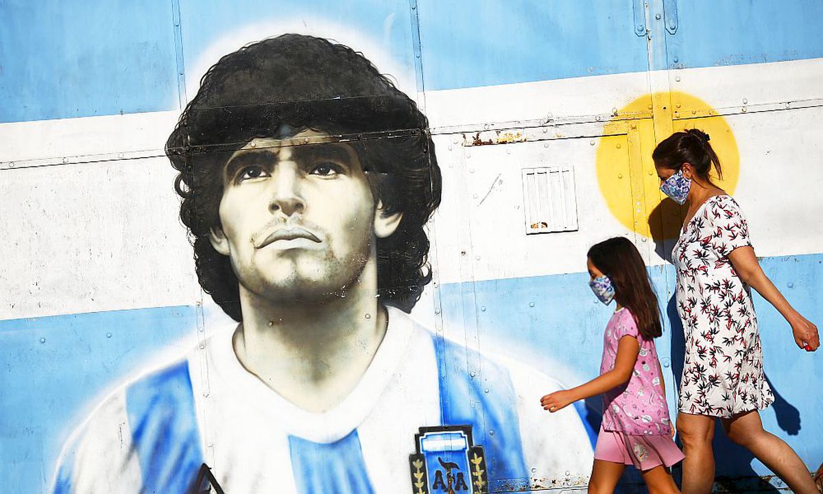 „Hoțul a început să plângă când a aflat că e în casa lui Maradona” » 3 povești haioase cu argentinianul: ce înseamnă numele lui în alba-neagra și avionul cu cocaină de la Napoli