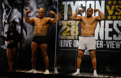 Cât încasează Tyson și Roy Jones Jr. pentru meciul anului și ce va face „Iron Mike” cu banii