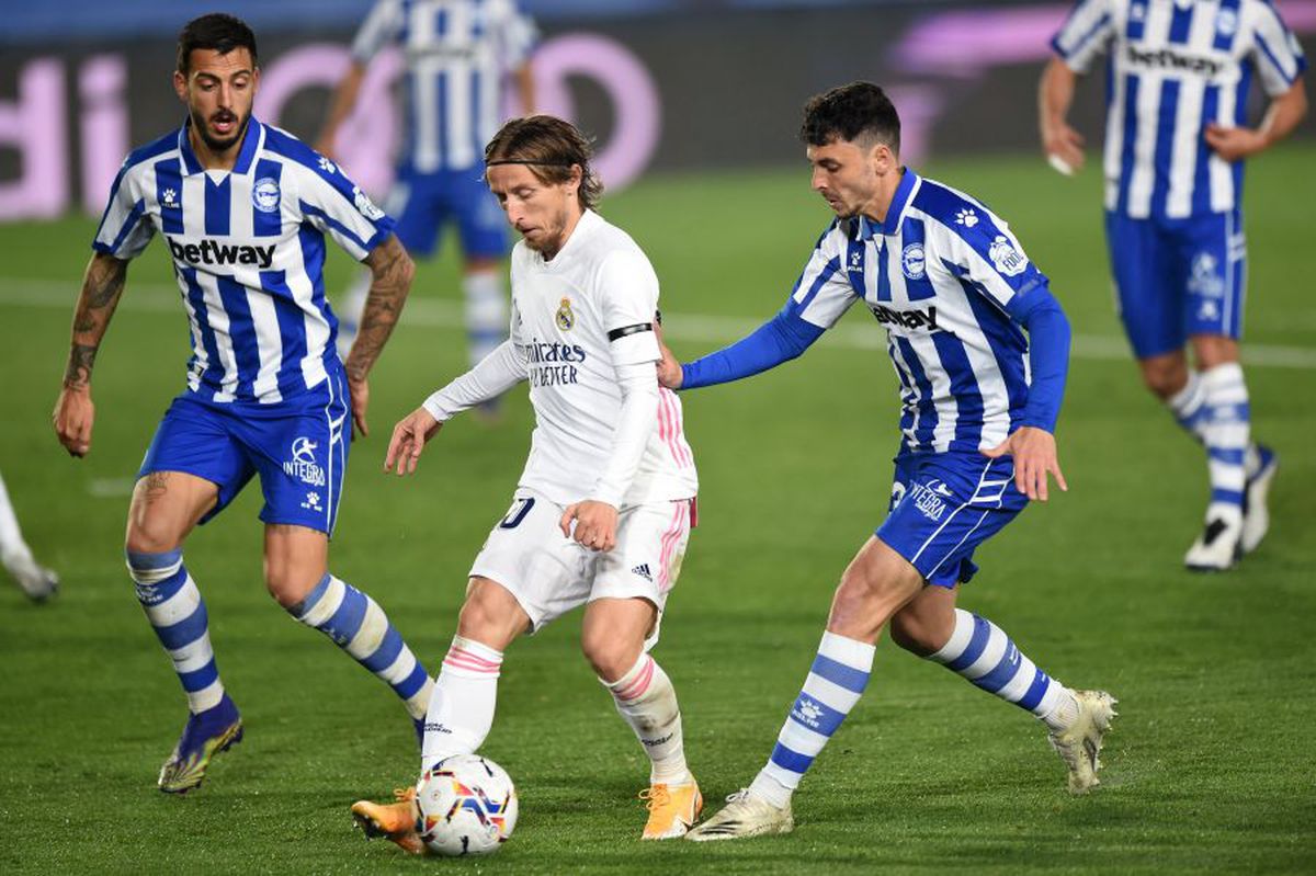 Real Madrid - Alaves 1-2. Surpriză majoră în La Liga » Real pierde iar pe teren propriu, într-un meci în care Courtois a comis-o!