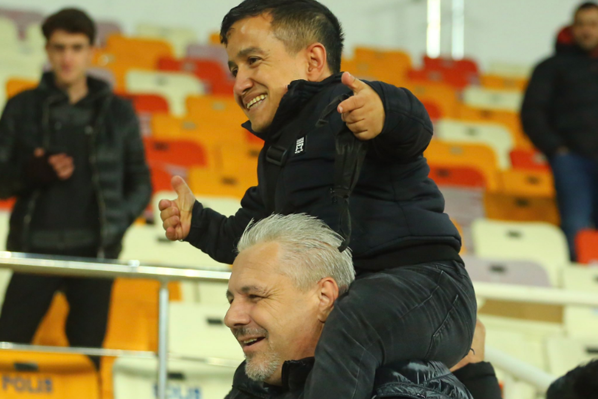 A uitat că e la retrogradare! Șumudică a oferit imaginile serii, după eliminarea cu Galatasaray