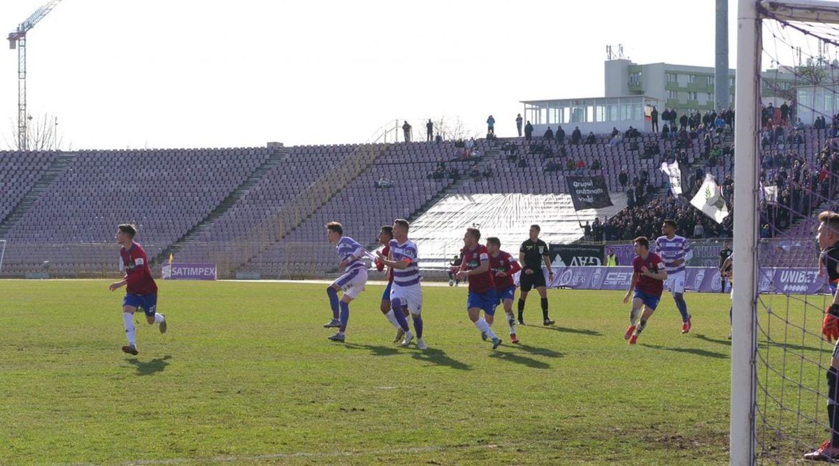 Steliștii reacționează prompt, după acuzațiile venite dinspre Poli Timișoara: „Masa era ruptă de dinainte!” + ce reclamă oamenii din jurul CSA Steaua