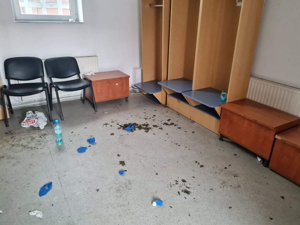 Vestiarul Stelei în deplasarea de la Timișoara, după meci