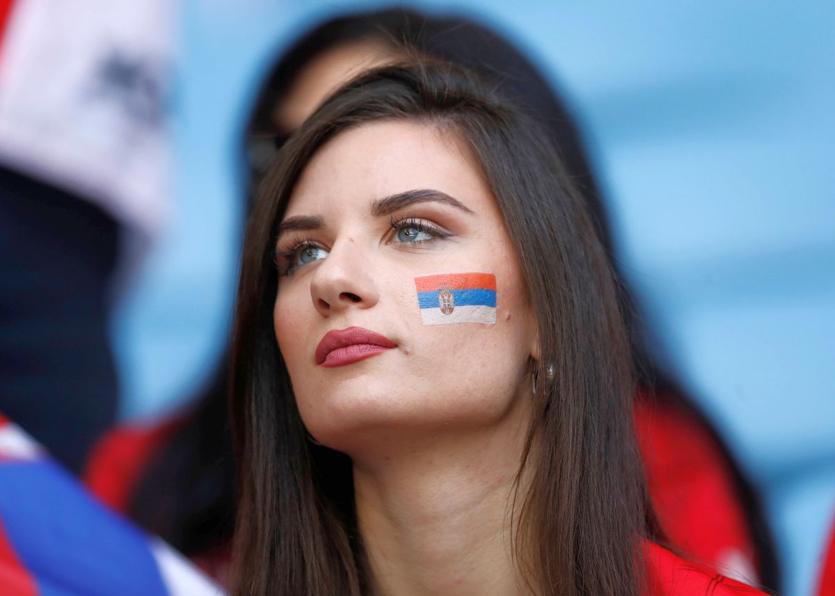 Au întors toate privirile la Camerun - Serbia » Apariții classy în tribunele de pe „Al Janoub Stadium”