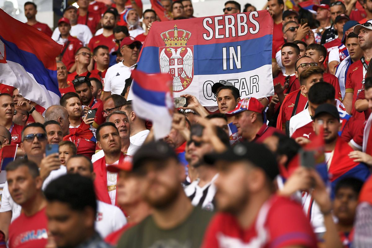 Au întors toate privirile la Camerun - Serbia » Apariții classy în tribunele de pe „Al Janoub Stadium”