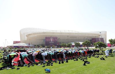 Imagini aparte de la Mondial » Fanii musulmani au pus fotbalul pe pauză. Ce făceau în timpul meciului