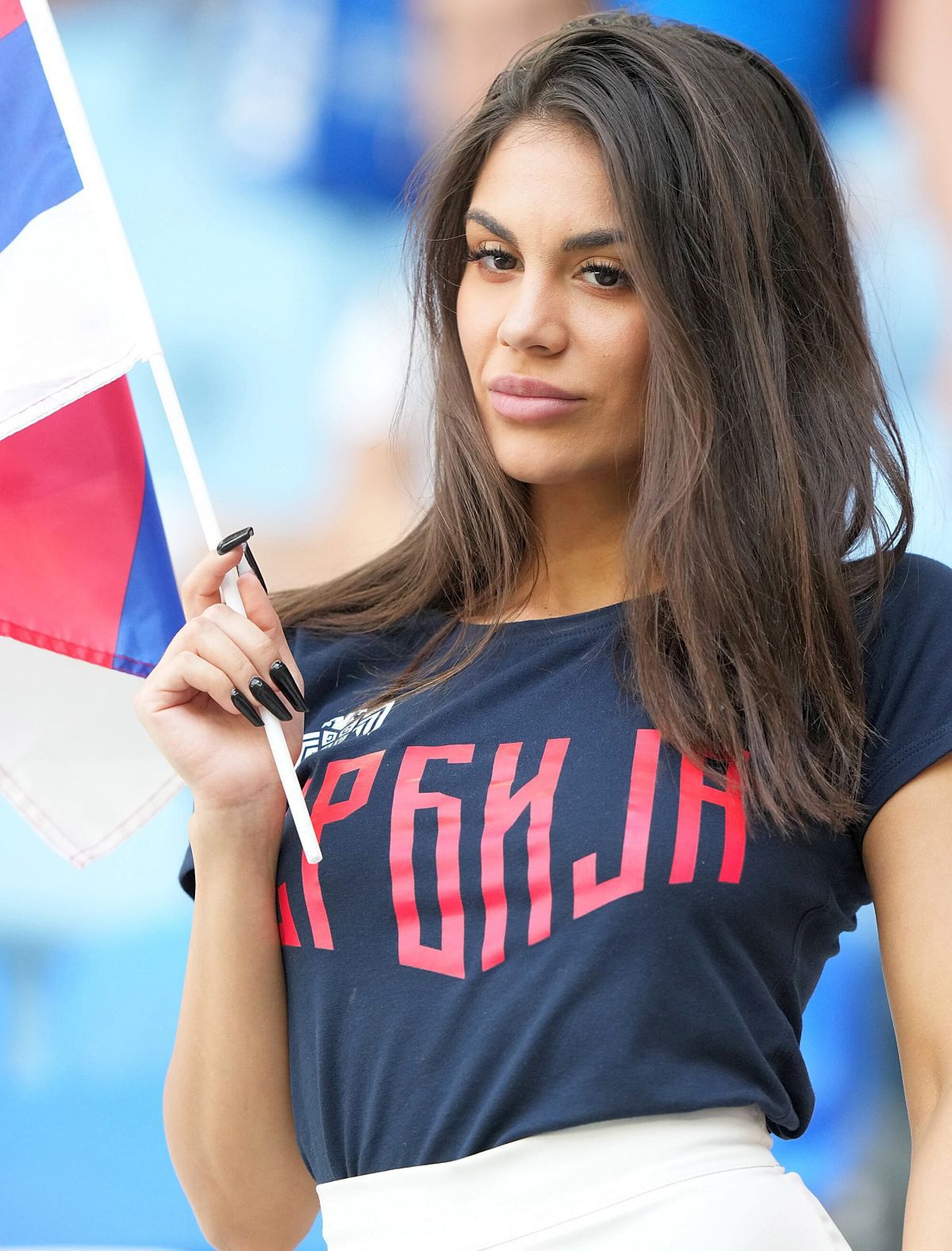 Au întors toate privirile la Camerun - Serbia » Apariții classy în tribunele de pe „Al Janoub Stadium”