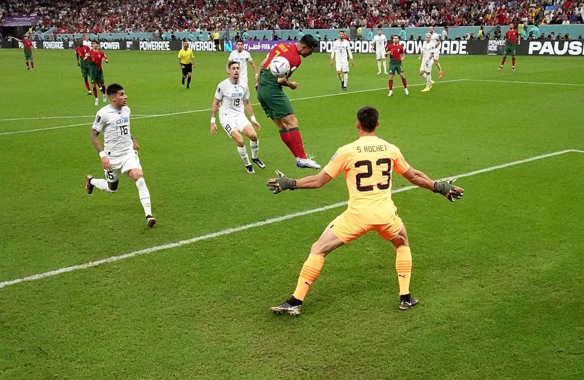 Portugalia - Uruguay a fost oprit în minutul 51 din cauza unui suporter care a intrat pe teren.