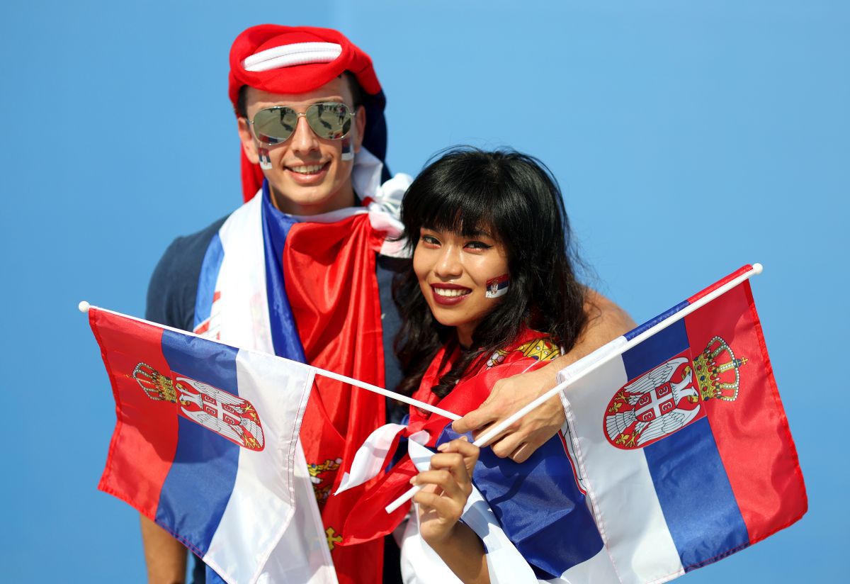 Au întors toate privirile la Camerun - Serbia » Apariții classy în tribunele de pe „Al Janoub Stadium”