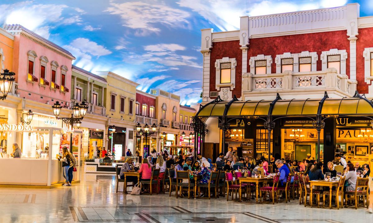 Te plimbi cu gondola prin mall și faci shopping » Imagini senzaționale surprinse de reporterii GSP în Qatar