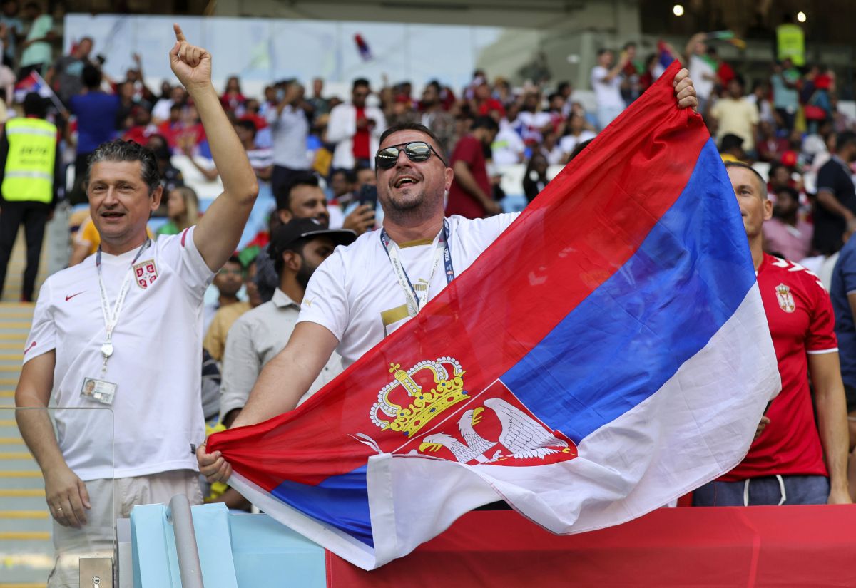 Au întors toate privirile la Camerun - Serbia » Apariții classy în tribunele de pe „Al Janoub Stadium”