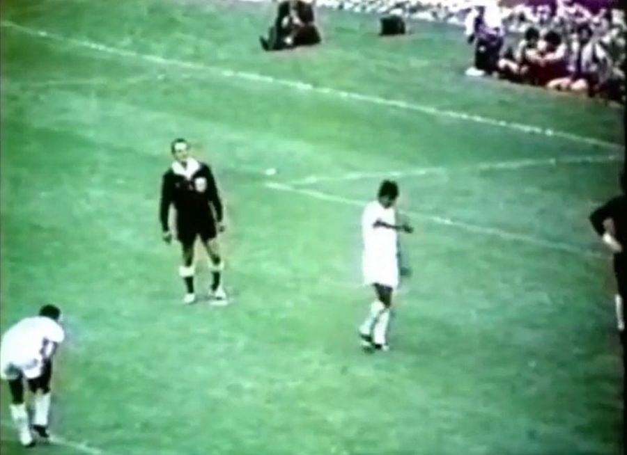 Captură video din meciul Belgia - El Salvador 3-0, la Mondialul din '70 Andrei Rădulescu, românul delegat la CM Mexic '70 » Inginer metalurgist, golgheter în Liga 1, arbitru de Mondiale, șef al Federației