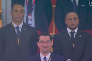 Ce imagine! Toți ochii pe Răzvan Burleanu la Campionatul Mondial, înainte de Brazilia - Elveția