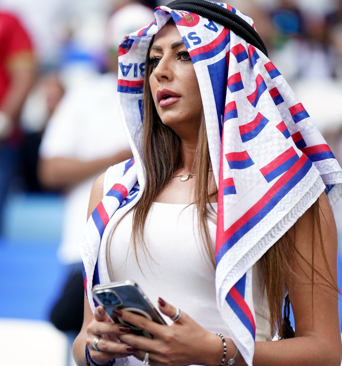 Au întors toate privirile la Camerun - Serbia » Apariții classy în tribunele de pe „Al Janoub Stadium”