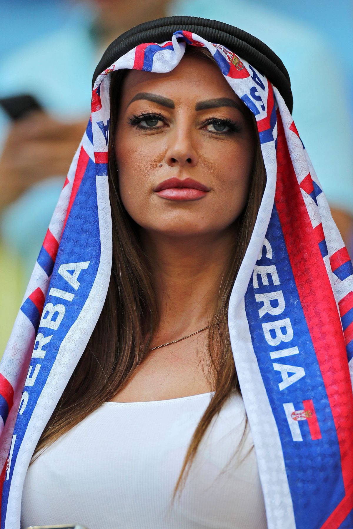 Au întors toate privirile la Camerun - Serbia » Apariții classy în tribunele de pe „Al Janoub Stadium”