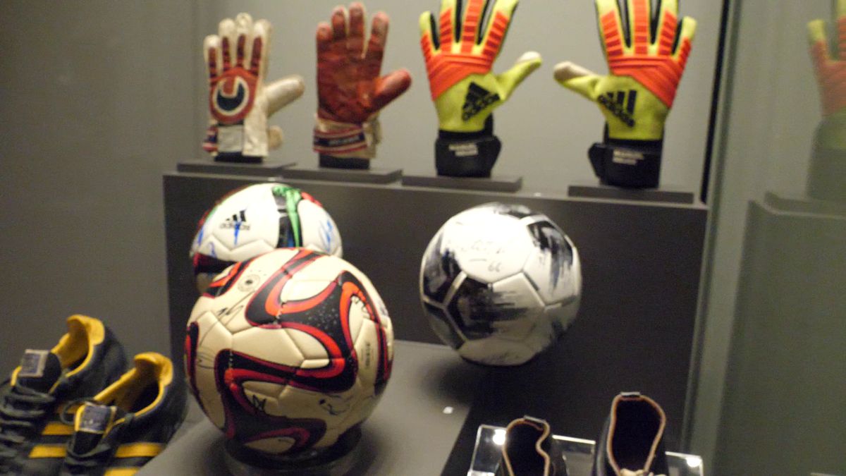 GSP a vizitat un muzeu al sportului galactic: Nadia e așezată lângă Zidane și Michael Jordan