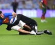 Un spectator a invadat terenul în Portugalia - Uruguay pentru a transmite 3 mesaje