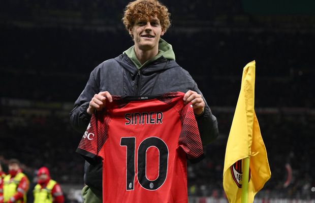Jannik Sinner, primire de vis la AC Milan - Borussia Dortmund după câștigarea Cupei Davis