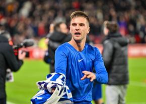 La finalul meciului câștigat sâmbătă de Brighton, și-a aruncat tricoul către fani în tribună. Ce a urmat la Nottingham!