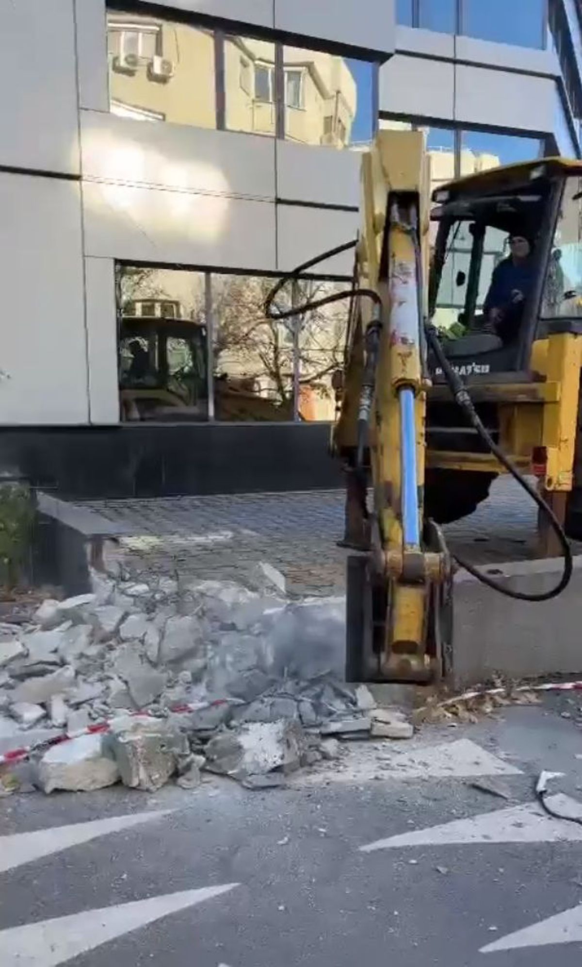 Dumitru Dragomir a intrat în direct și s-a războit cu Clotilde Armand, pentru că i-a trimis buldozerele la hotel: „De-aia m-au executat”