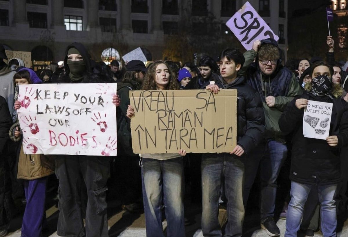 România divizată! Proteste și contramanifestații în Capitală, ultrașii radicali au avut propria țintă: „Străzile sunt naționaliste, lor le pute ce e românesc!”