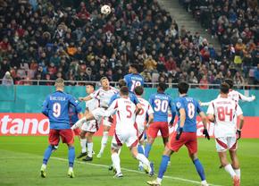 Lovitură pentru FCSB » Jucătorul care a cerut schimbarea în meciul cu Olympiakos a fost scos cu targa de pe teren