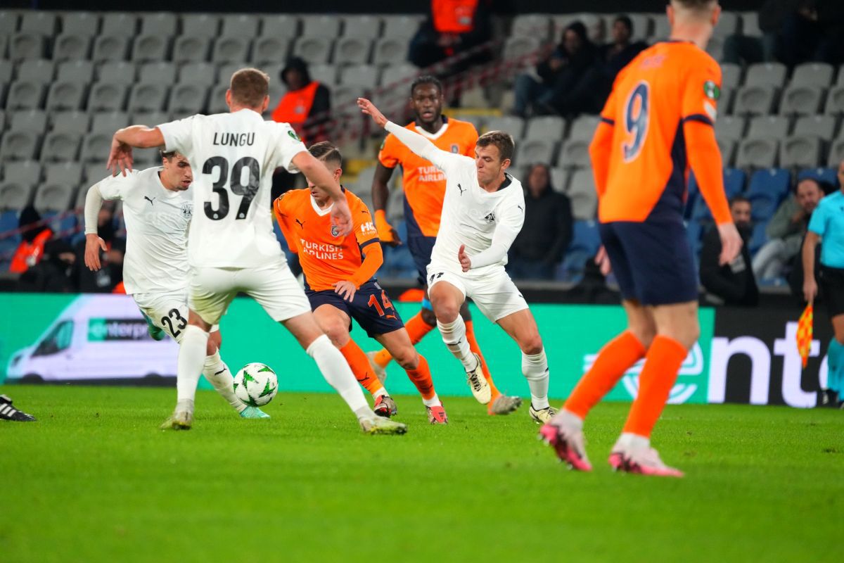 Discurs în română și în rusă în vestiar, cu țipete, după punctul istoric reușit în Conference League: „Aveți viitor!”