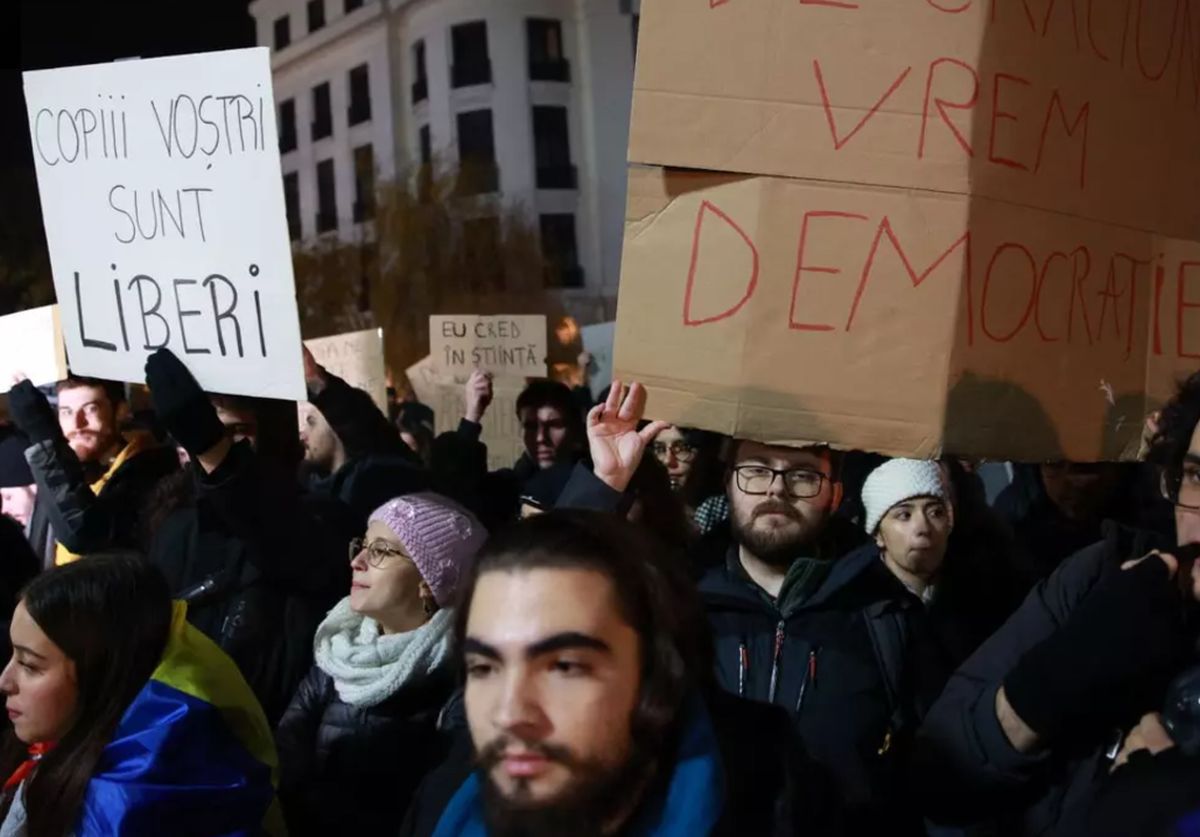 Proteste în București, au apărut în ecuație și ultrașii: „Străzile sunt naționaliste”