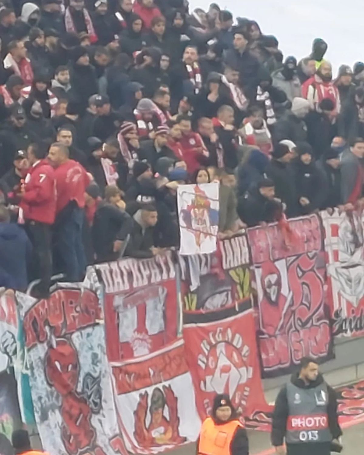 Mesaj politic împotriva statului Kosovo la FCSB - Olympiakos: „Nu vă predați”