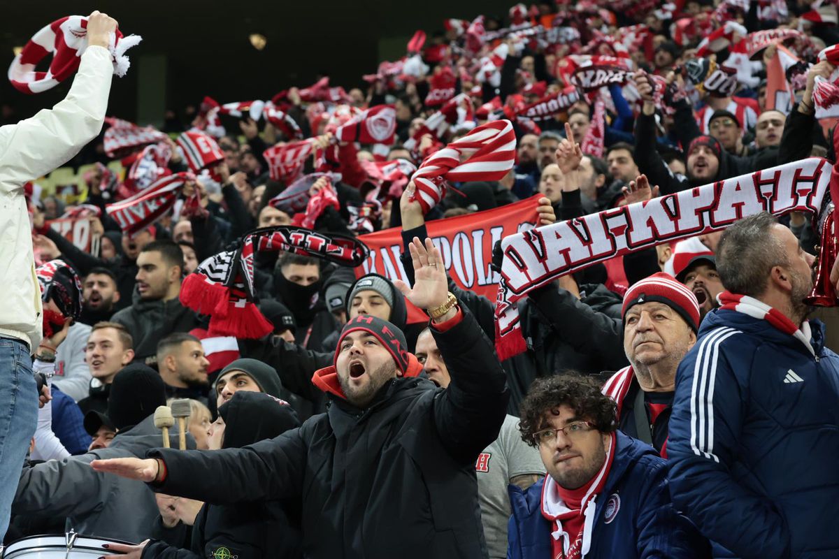 Fanii lui Olympiakos la meciul cu FCSB / Foto: Ionuț Iordache GSP