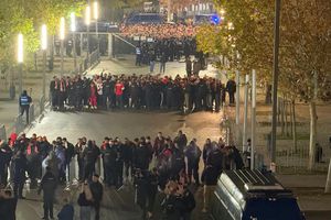 FCSB - Olympiakos, etapa #5 de Europa League » Miile de fani greci, filmați la Universitate, în drum spre Arena Națională