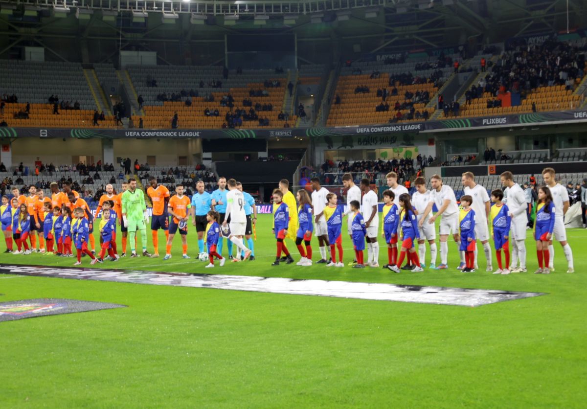 Discurs în română și în rusă în vestiar, cu țipete, după punctul istoric reușit în Conference League: „Aveți viitor!”