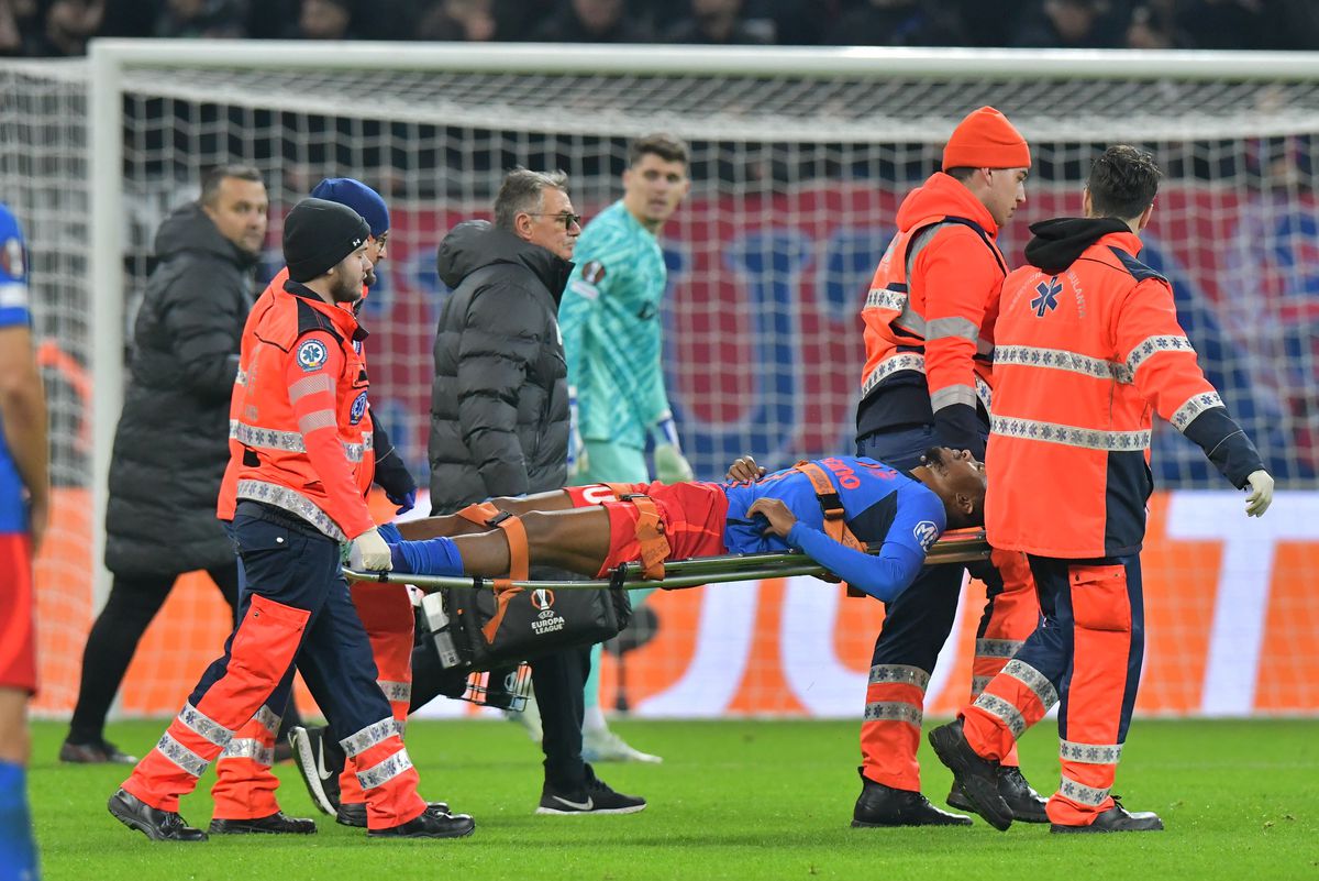 Ngezana scos pe targă la meciul cu Olympiakos