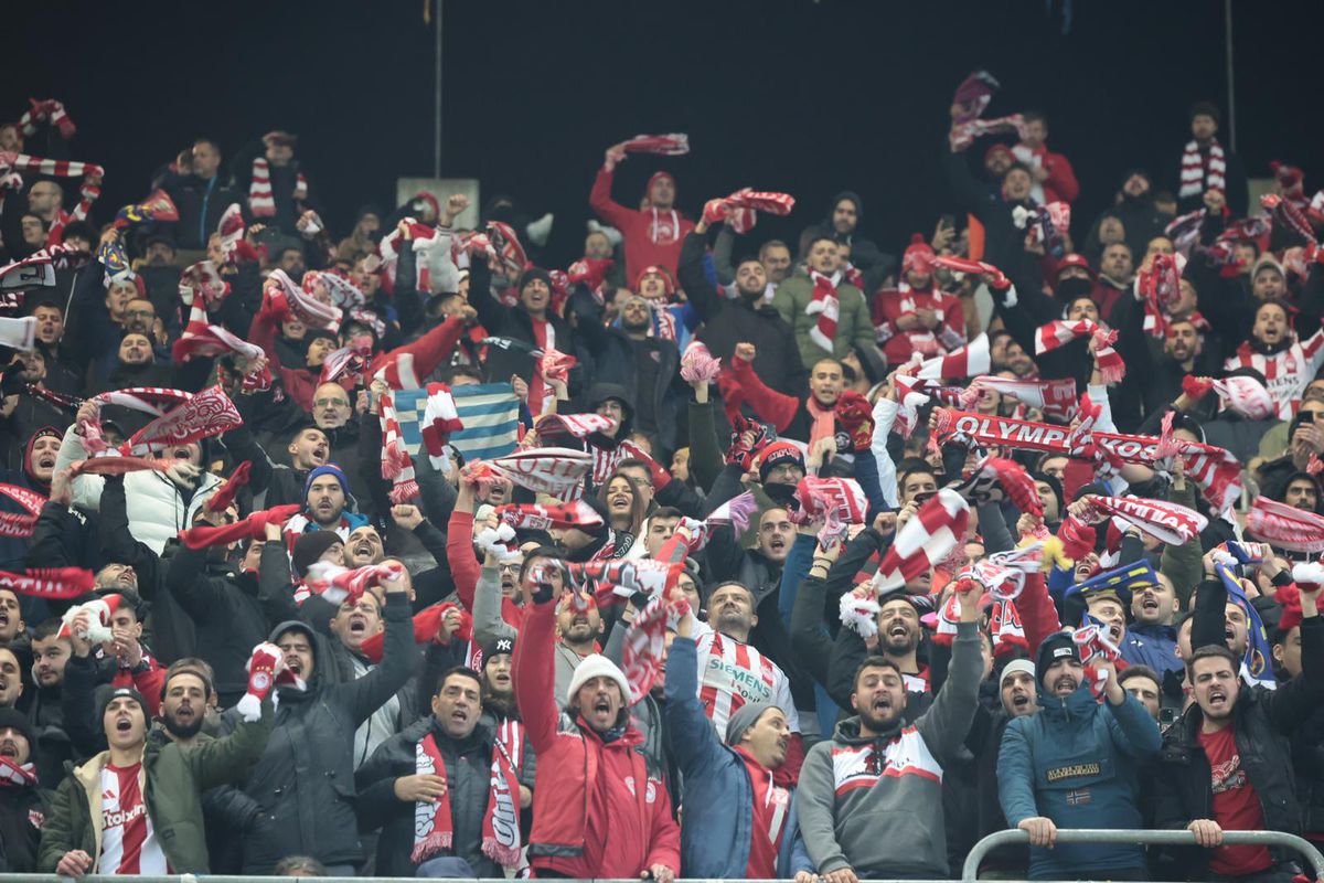 Fanii lui Olympiakos la meciul cu FCSB / Foto: Ionuț Iordache GSP
