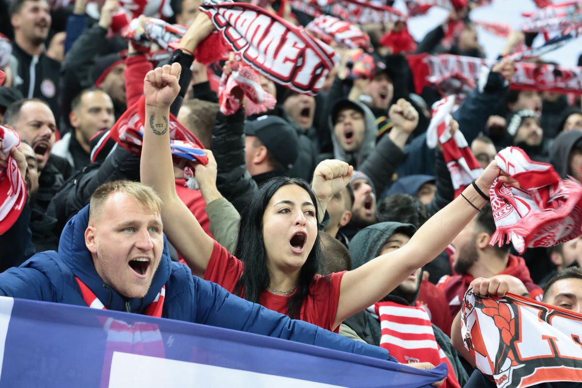 Fanii lui Olympiakos la meciul cu FCSB / Foto: Ionuț Iordache GSP