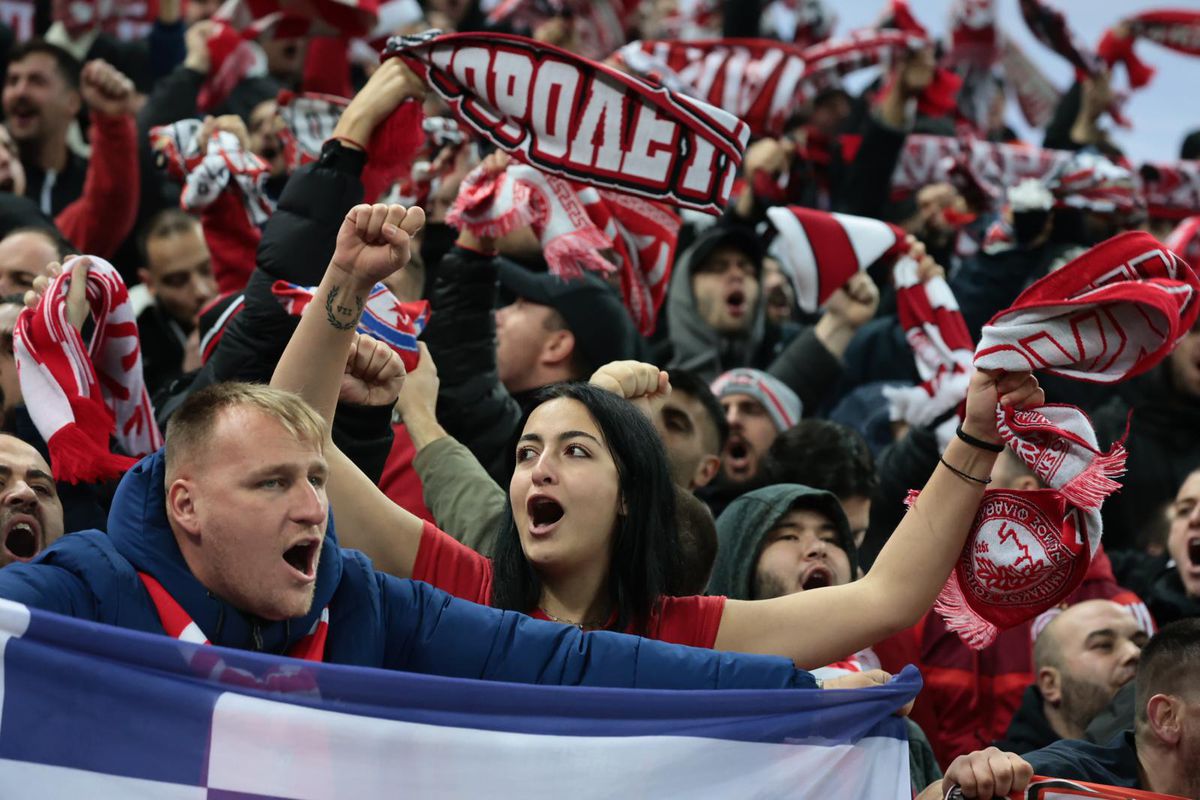 Fanii lui Olympiakos la meciul cu FCSB / Foto: Ionuț Iordache GSP