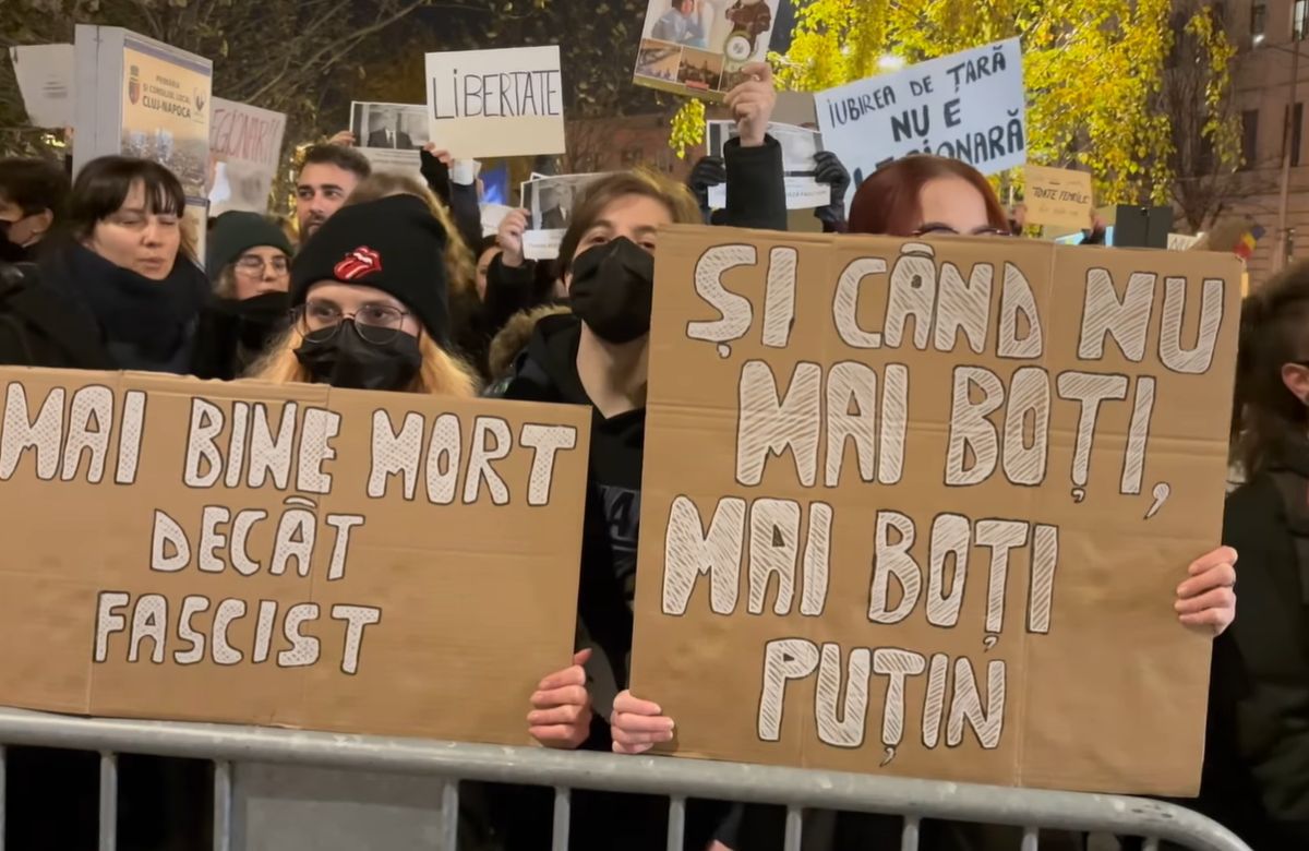 România divizată! Proteste și contramanifestații în Capitală, ultrașii radicali au avut propria țintă: „Străzile sunt naționaliste, lor le pute ce e românesc!”