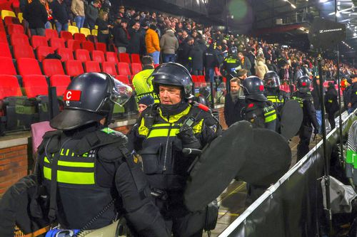 Președintele lui Stuttgart acuză că fanii echipei au fost bătuți de poliția olandeză / Foto: Imago Images