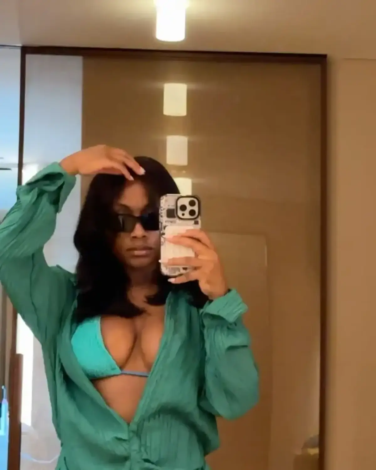 Sosia lui Kim Kardashian vine la marele meci și le va face galerie roș-albilor